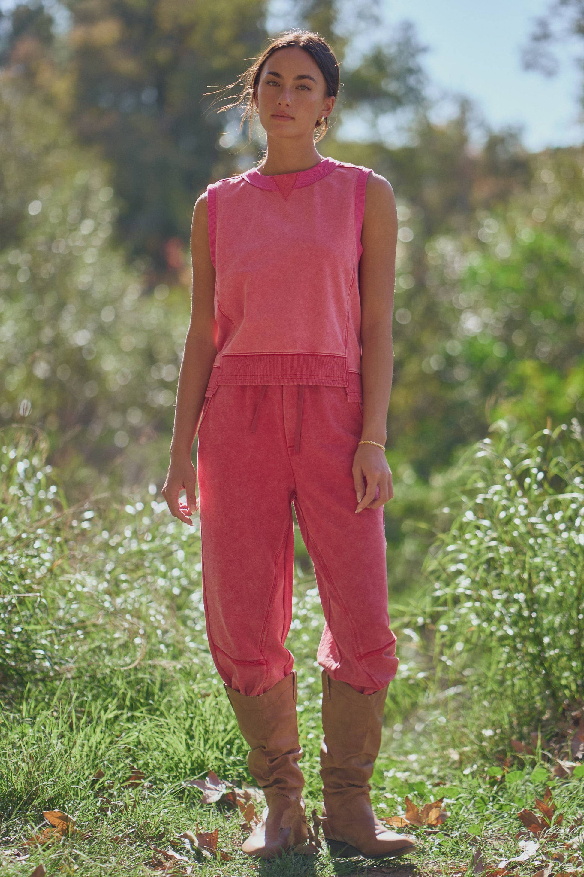 SLEEVELESS CREWNECK LOUNGE TOP