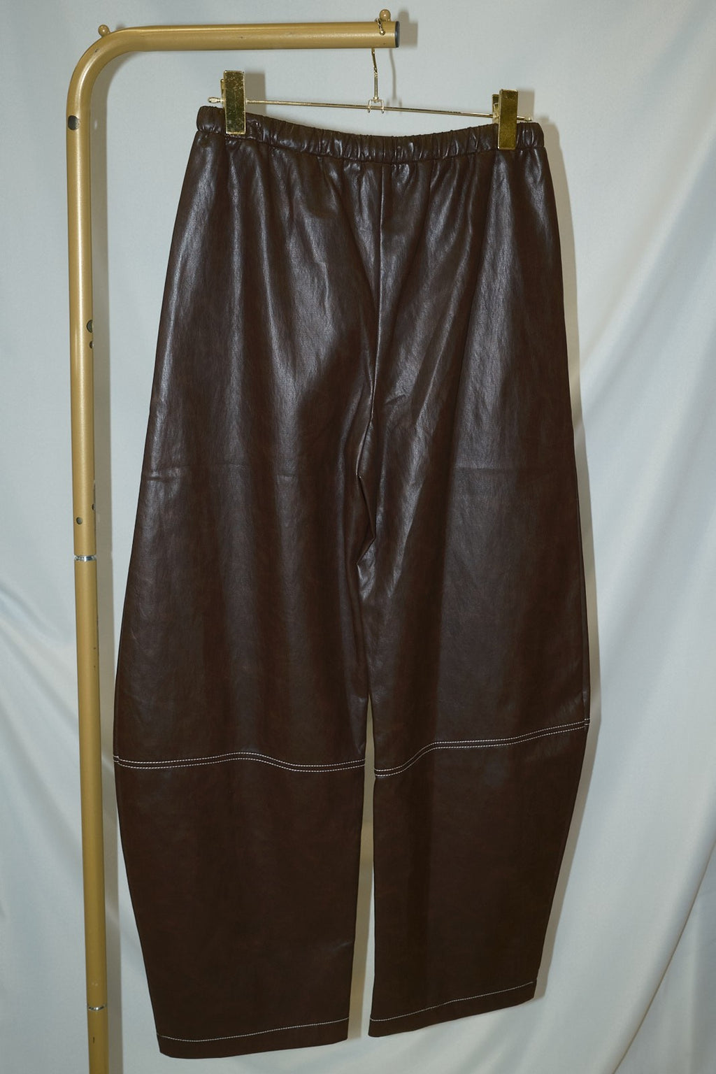 Le Lis Barrel Brown Pleather PAnts