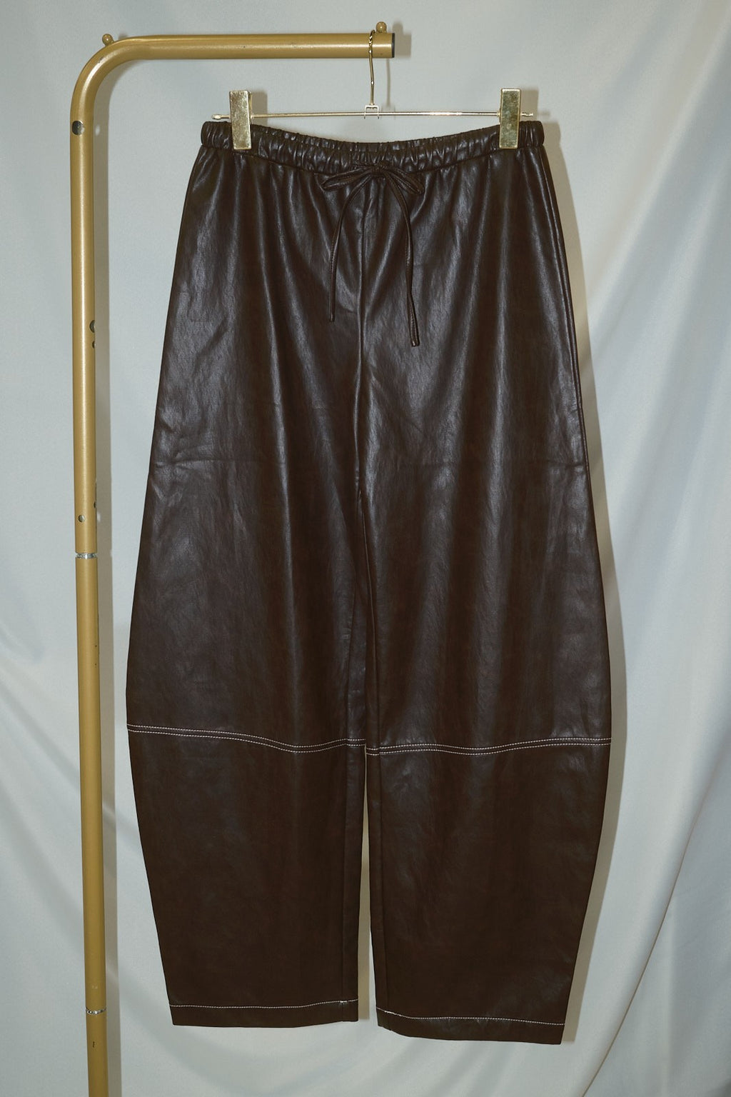 Le Lis Barrel Brown Pleather PAnts