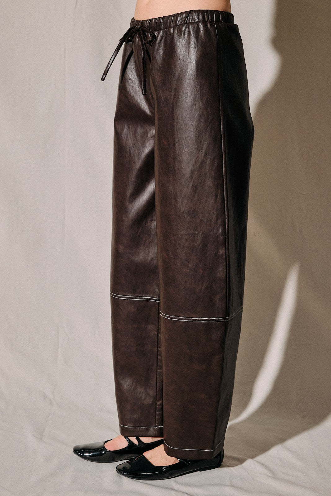 Le Lis Barrel Brown Pleather PAnts