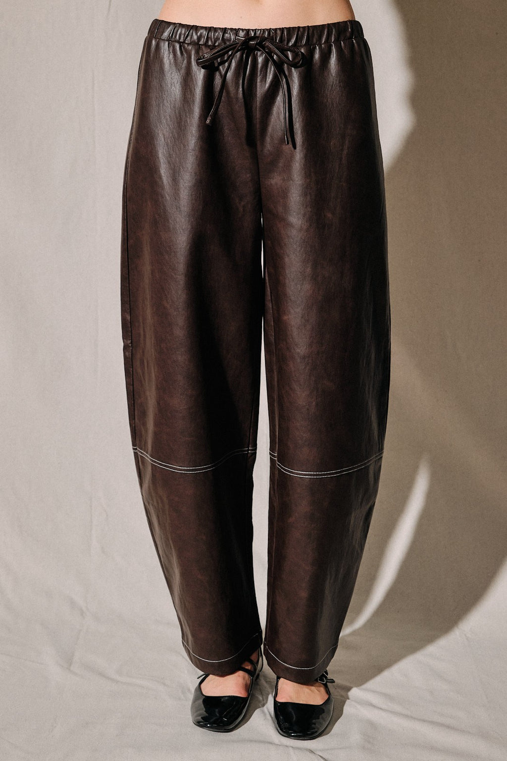 Le Lis Barrel Brown Pleather PAnts
