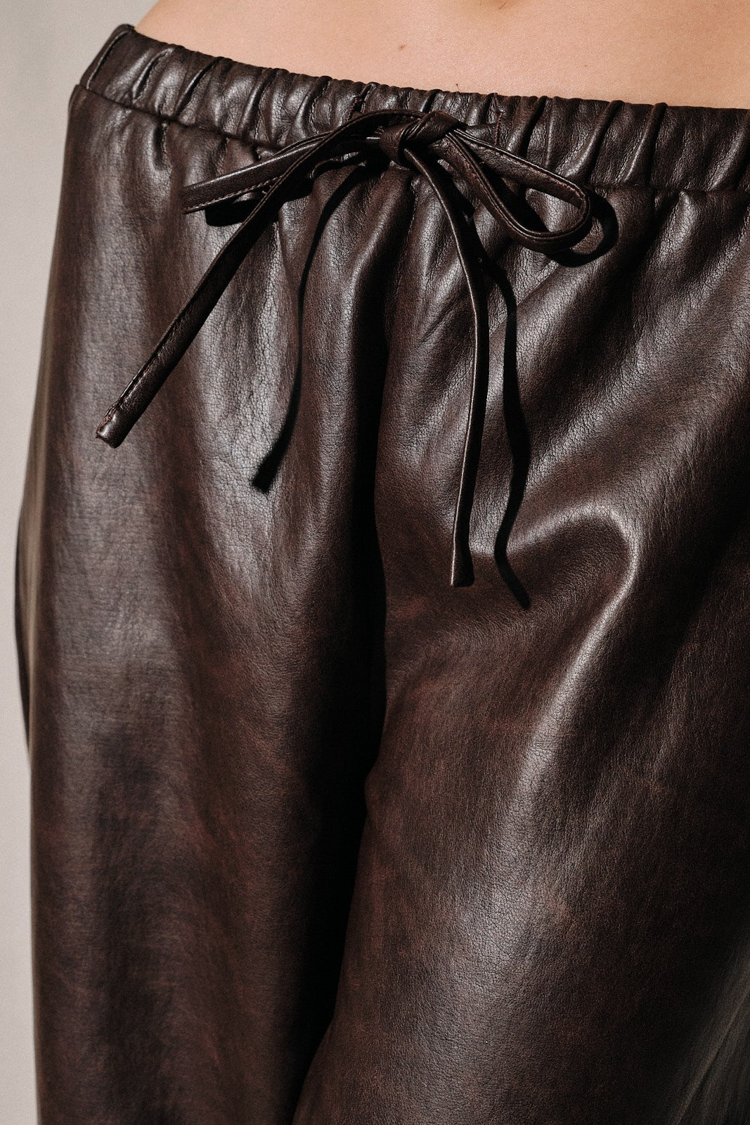 Le Lis Barrel Brown Pleather PAnts