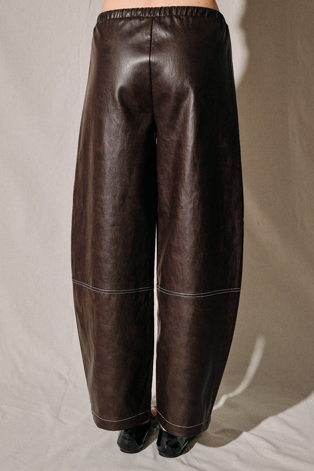 Le Lis Barrel Brown Pleather PAnts