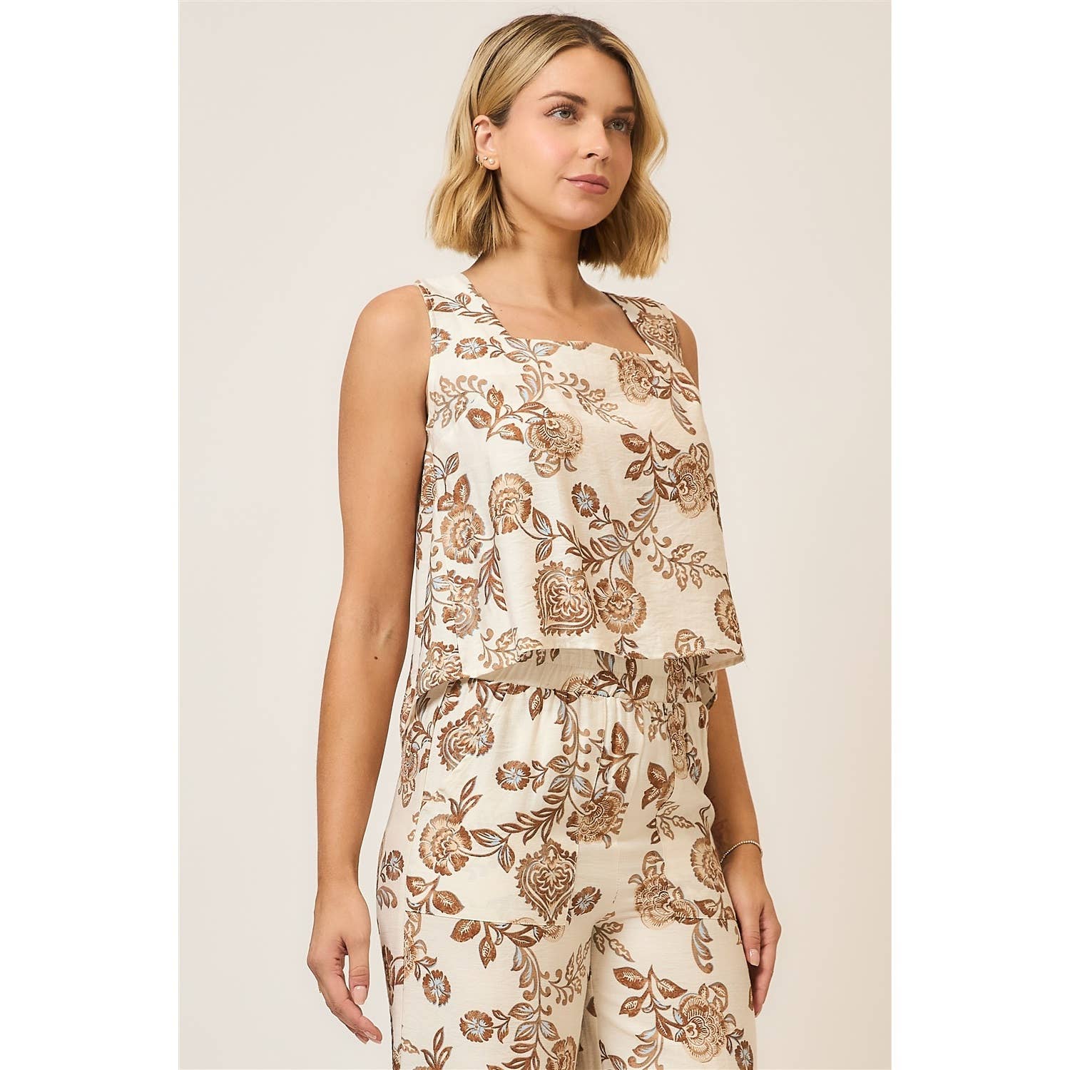 Floral Square Neck Sleeveless Top w Open Back Dtl
