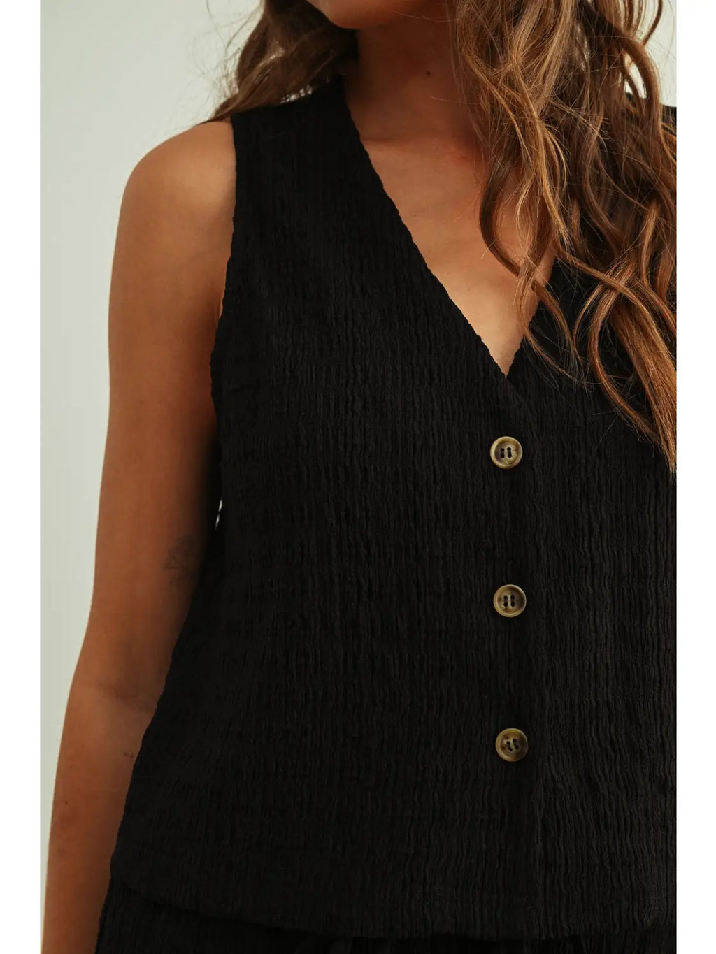 Crinkled Fabric Sleeveless Button Front Top