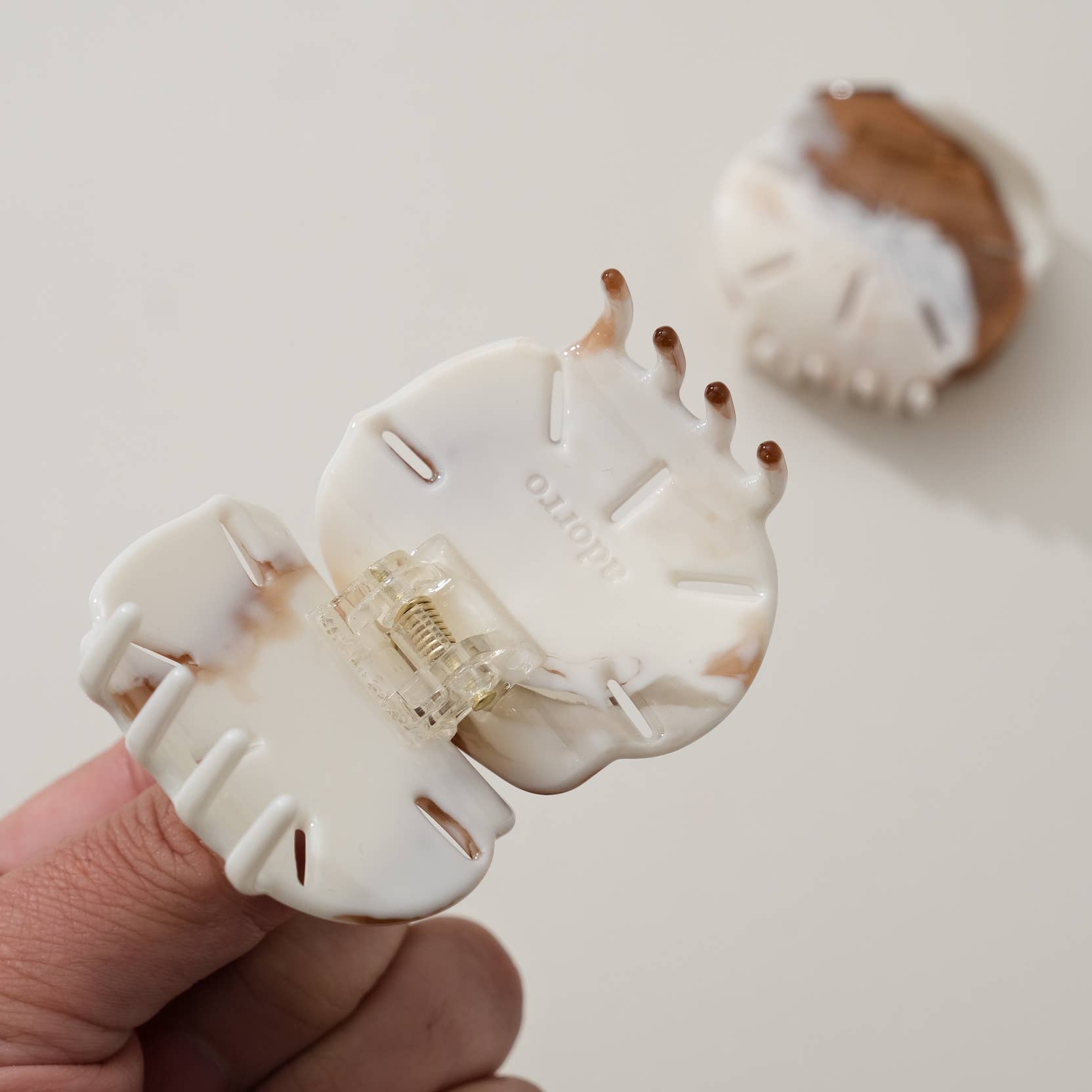 Calacatta Sand Dollar Claw Clip - Small
