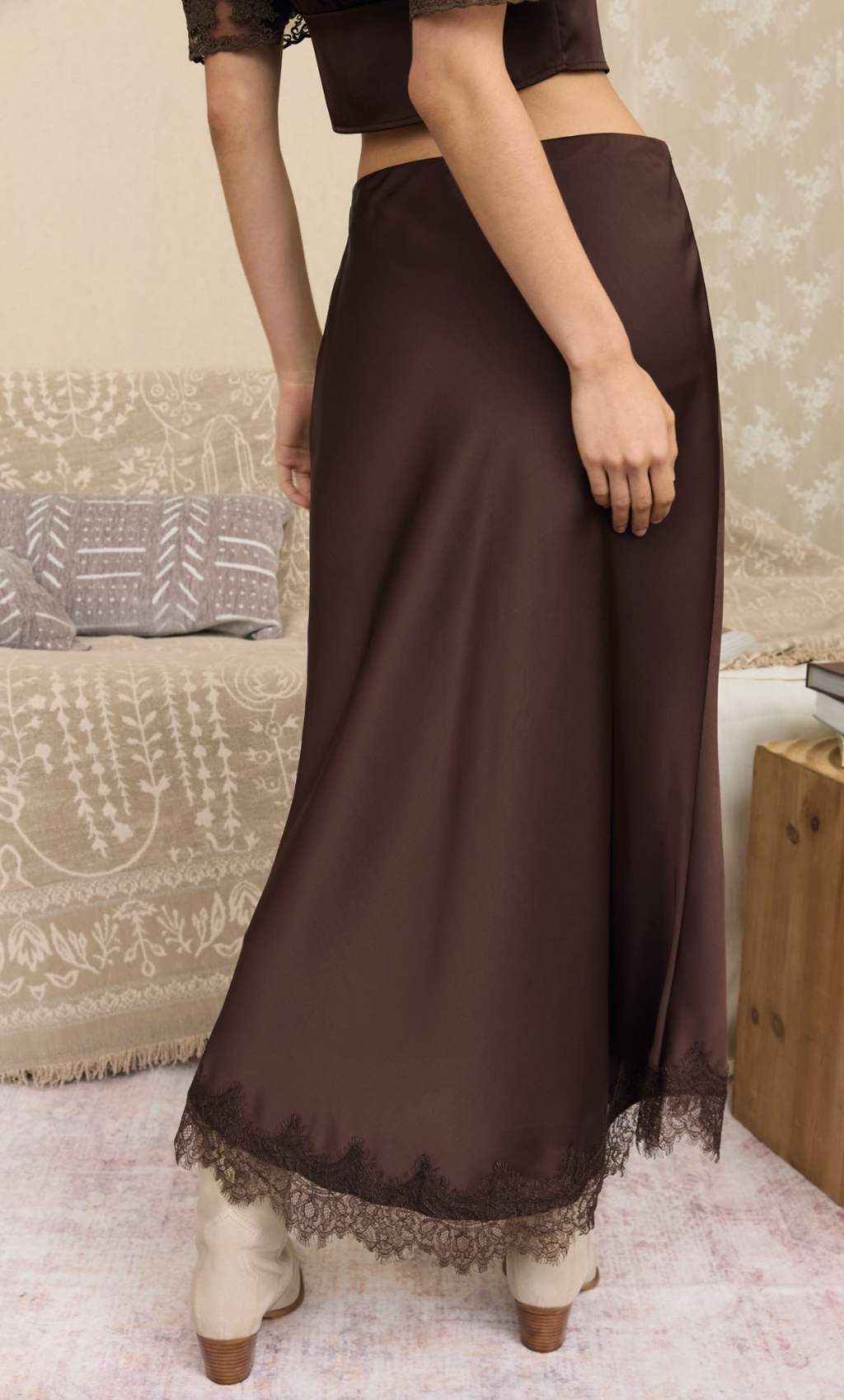 Lace Hem Slip-on Skirt