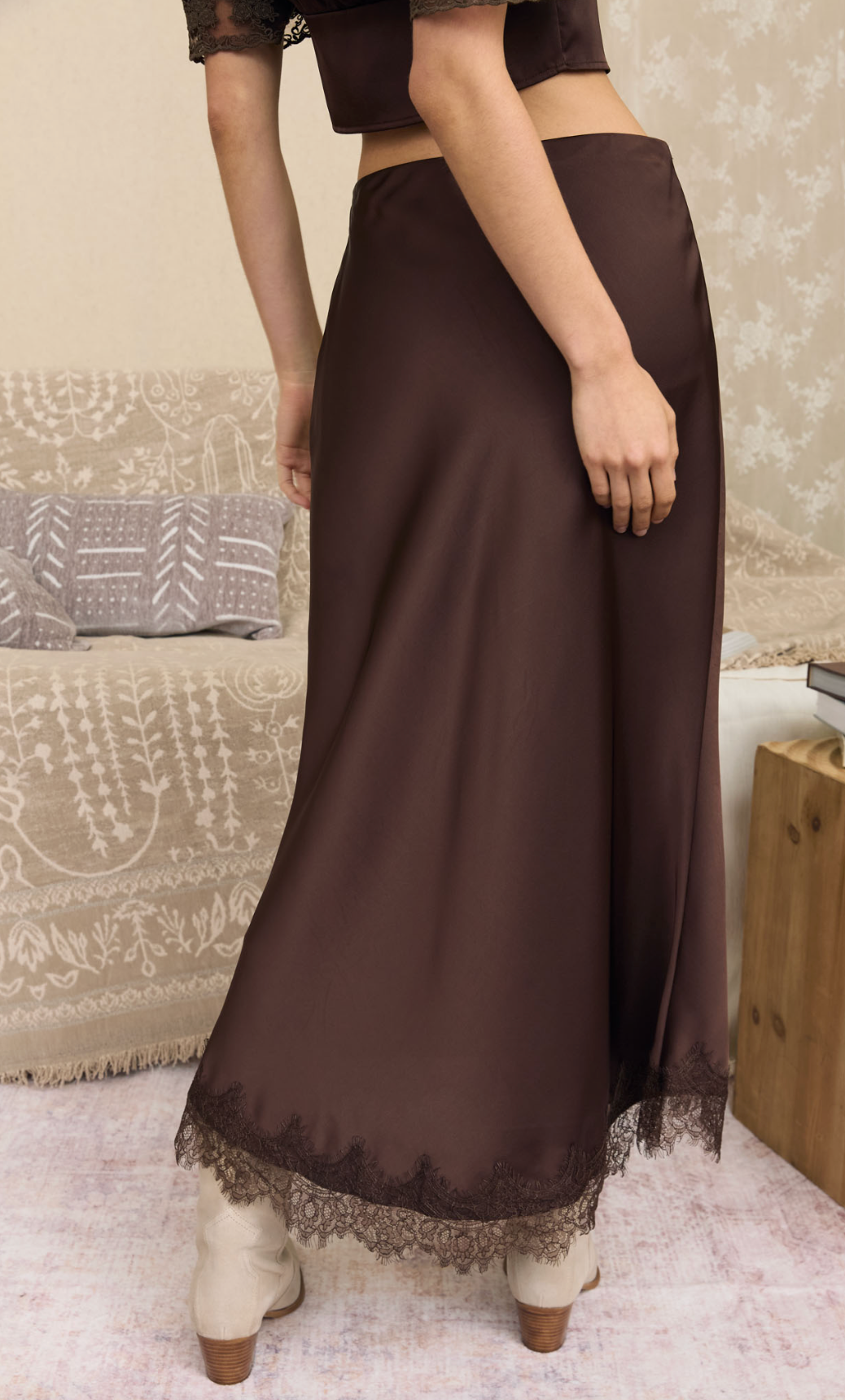 Lace Hem Slip-on Skirt