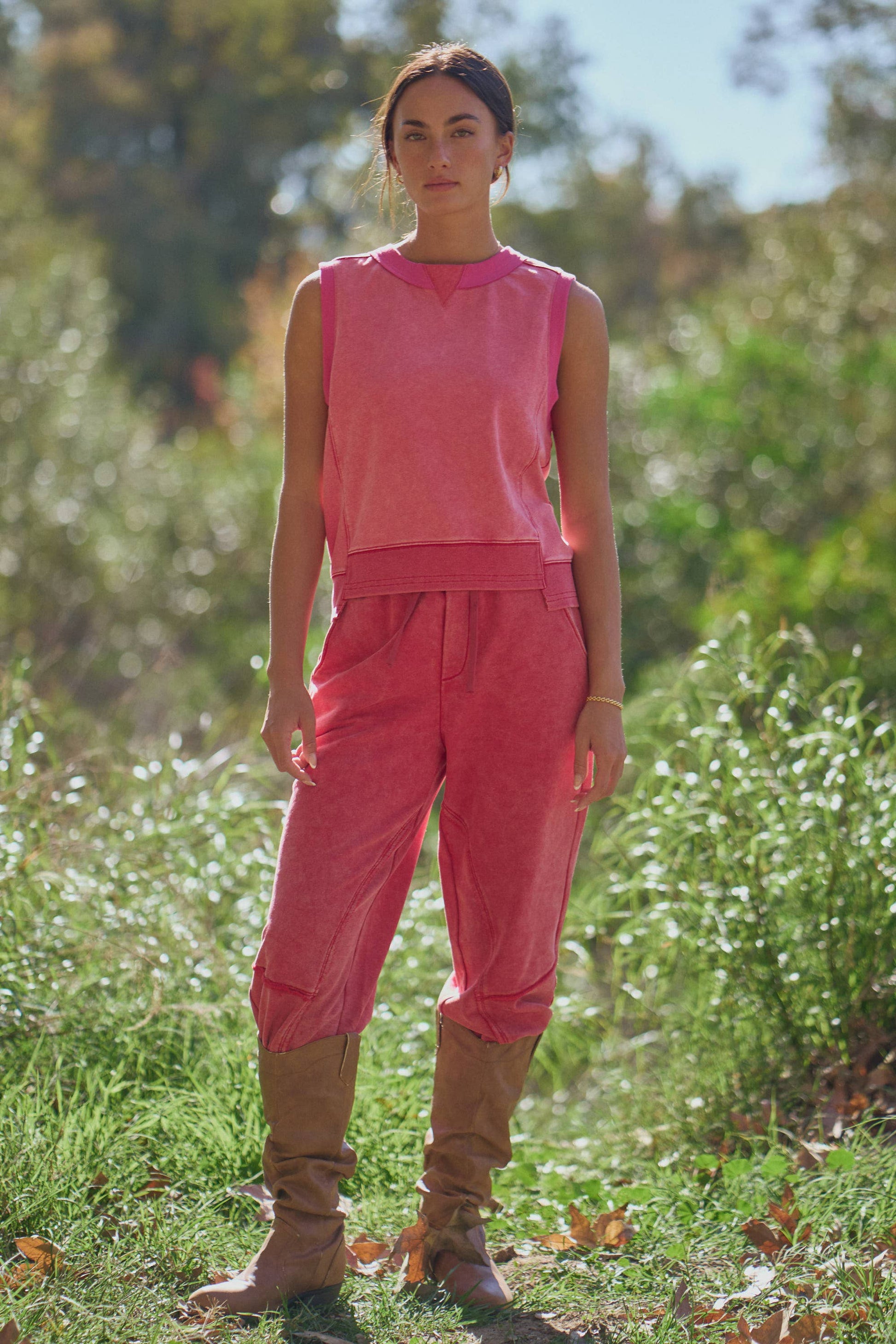 SLEEVELESS CREWNECK LOUNGE TOP