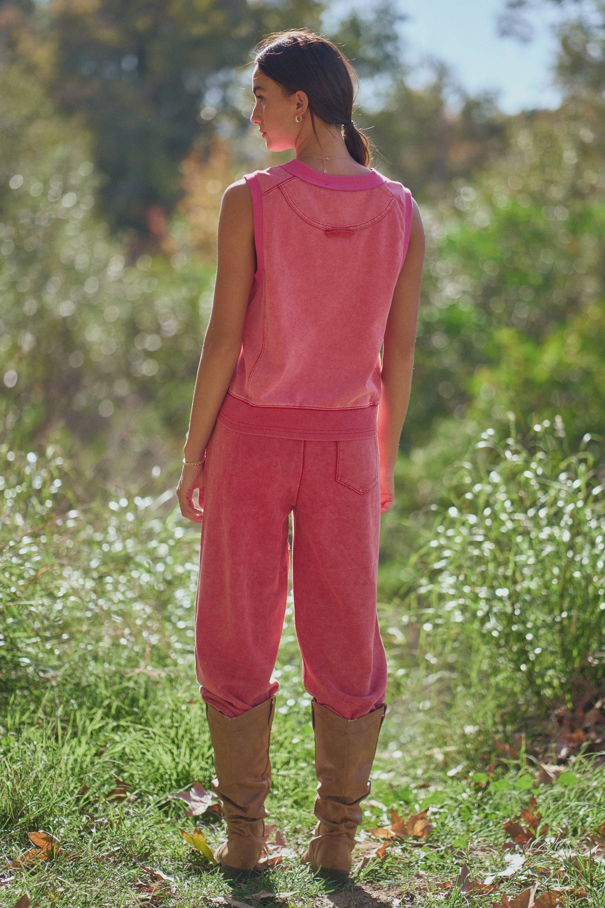 SLEEVELESS CREWNECK LOUNGE TOP