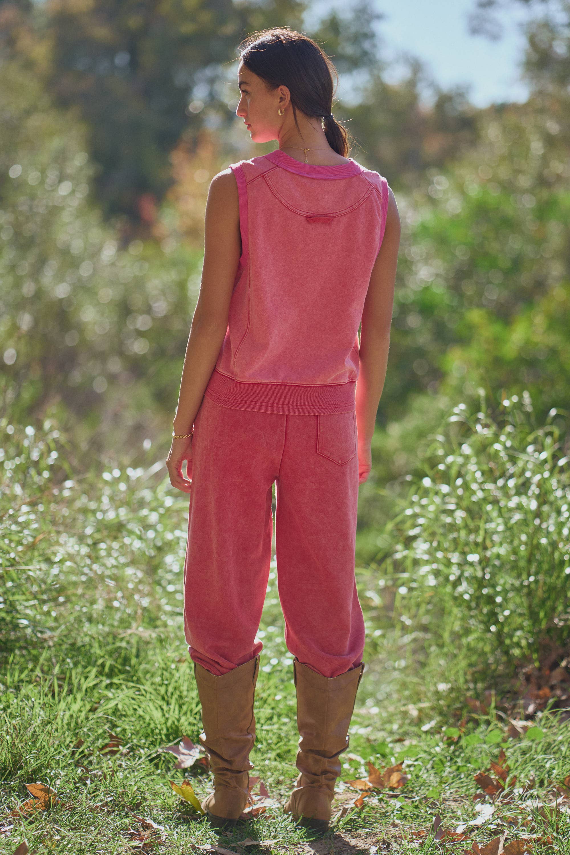 SLEEVELESS CREWNECK LOUNGE TOP