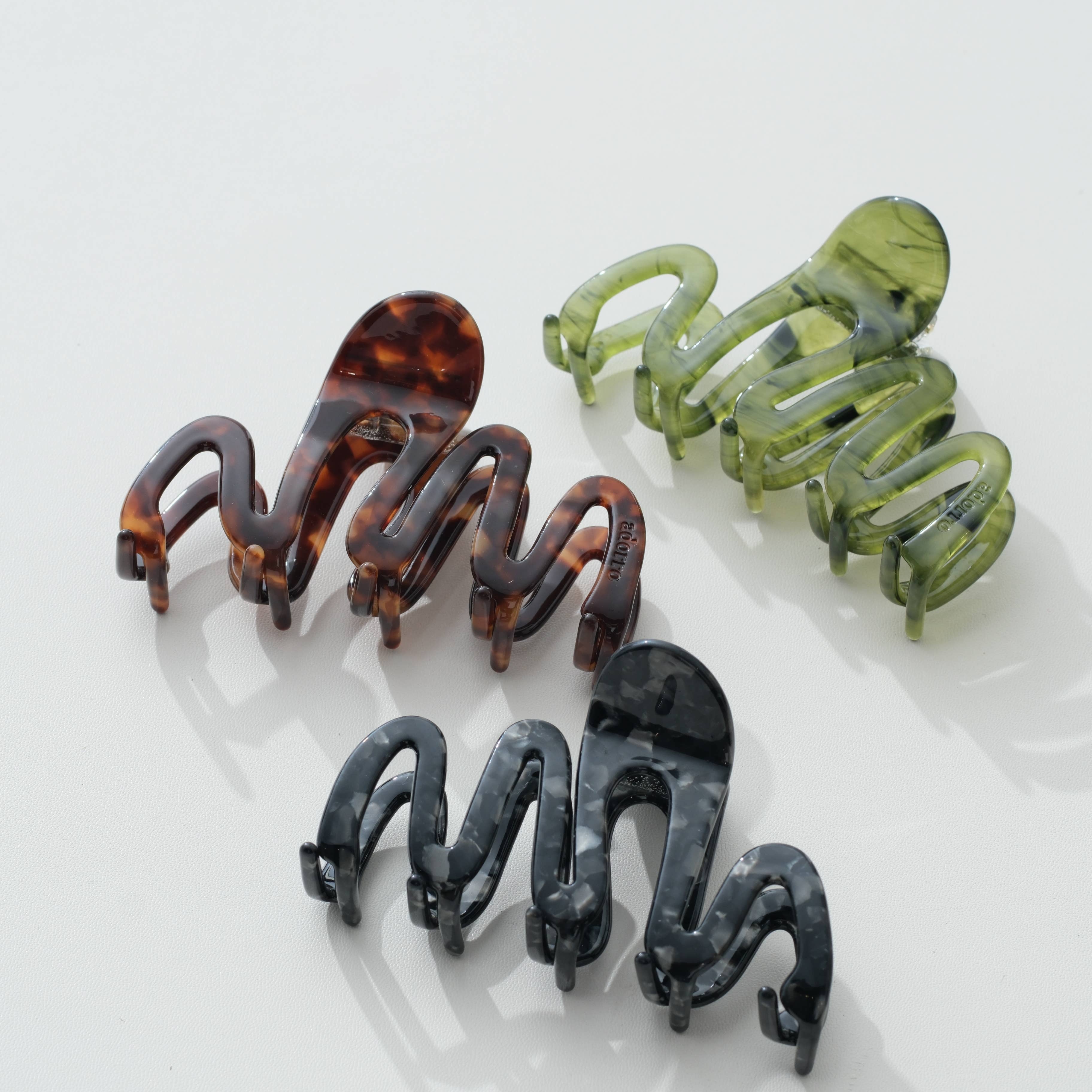 Willow Vintage Acetate Squiggle Claw Clip - Large
